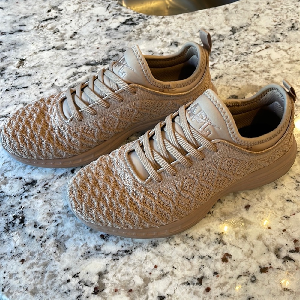 APL:Techloom Phantom Almond